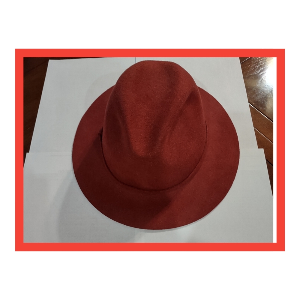 Rustic color women's hat. Made in Italy. 100 percent wool. Size M/L